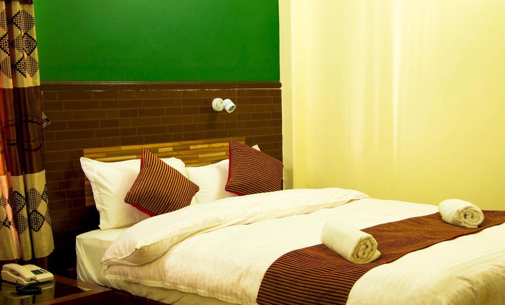 Hotel Adam Pokhara Zimmer foto